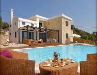 Holiday house with pool for 12 people on korfu